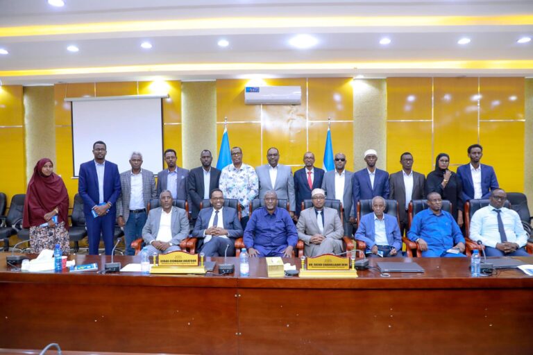 XUKUUMADDA IYO XISBIYADA SIYAASADDA PUNTLAND OO HESHIIS KA GAAREY 3-DA DEGMO EE KA DHIMAN DOORASHADA QOF IYO COD.